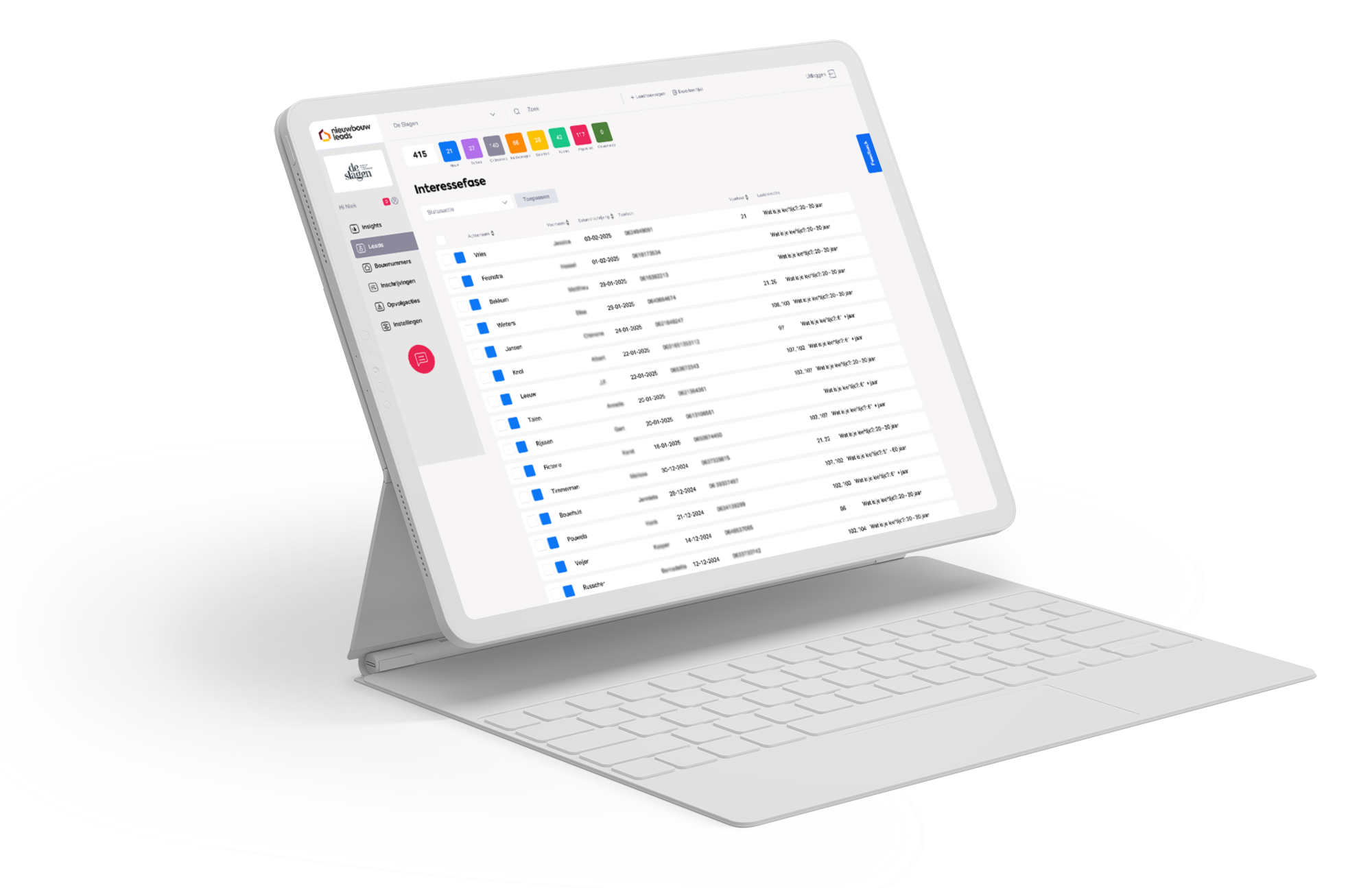 Officieel productbeeld van de NieuwbouwLeads-kandidatenlijst op een tablet